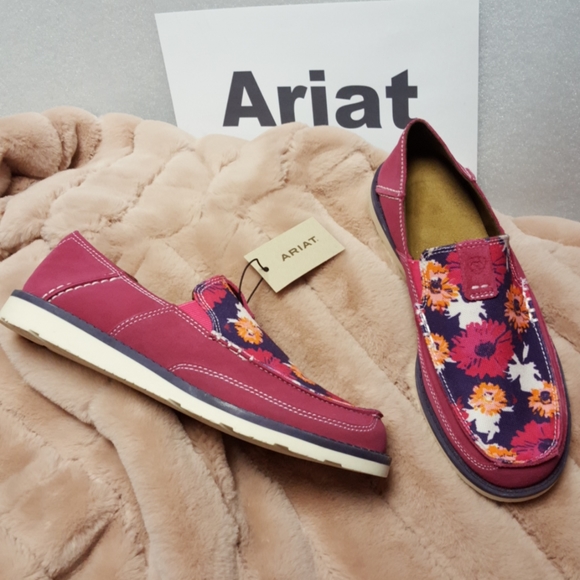 Ariat Other - NWT Child's Ariat pink LEATHER shoes sz 5.5